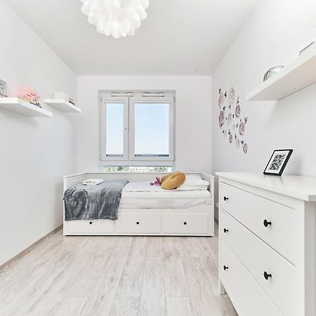 Exclusive Apartments Teczowa With Underground Parking By Noclegi Renters Wroclaw Bagian luar foto