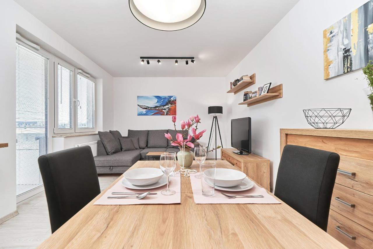Exclusive Apartments Teczowa With Underground Parking By Noclegi Renters Wroclaw Bagian luar foto