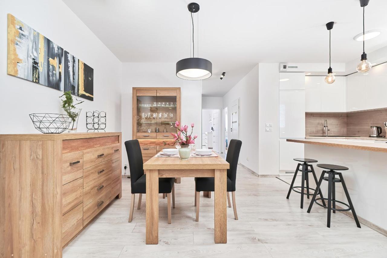 Exclusive Apartments Teczowa With Underground Parking By Noclegi Renters Wroclaw Bagian luar foto