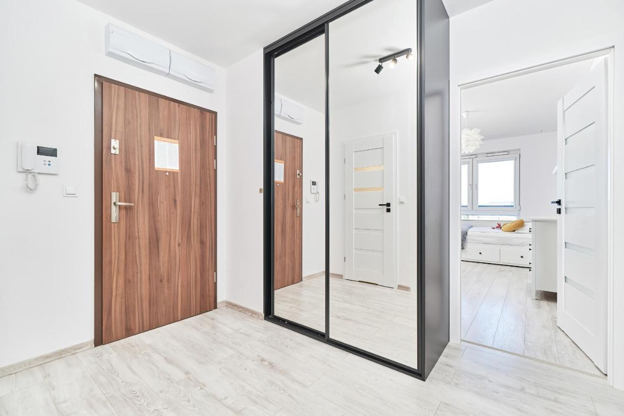 Exclusive Apartments Teczowa With Underground Parking By Noclegi Renters Wroclaw Bagian luar foto
