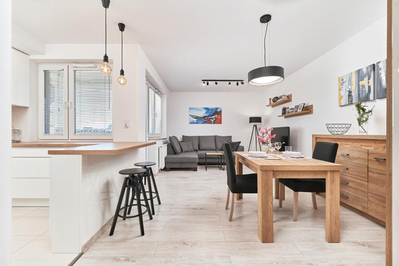 Exclusive Apartments Teczowa With Underground Parking By Noclegi Renters Wroclaw Bagian luar foto