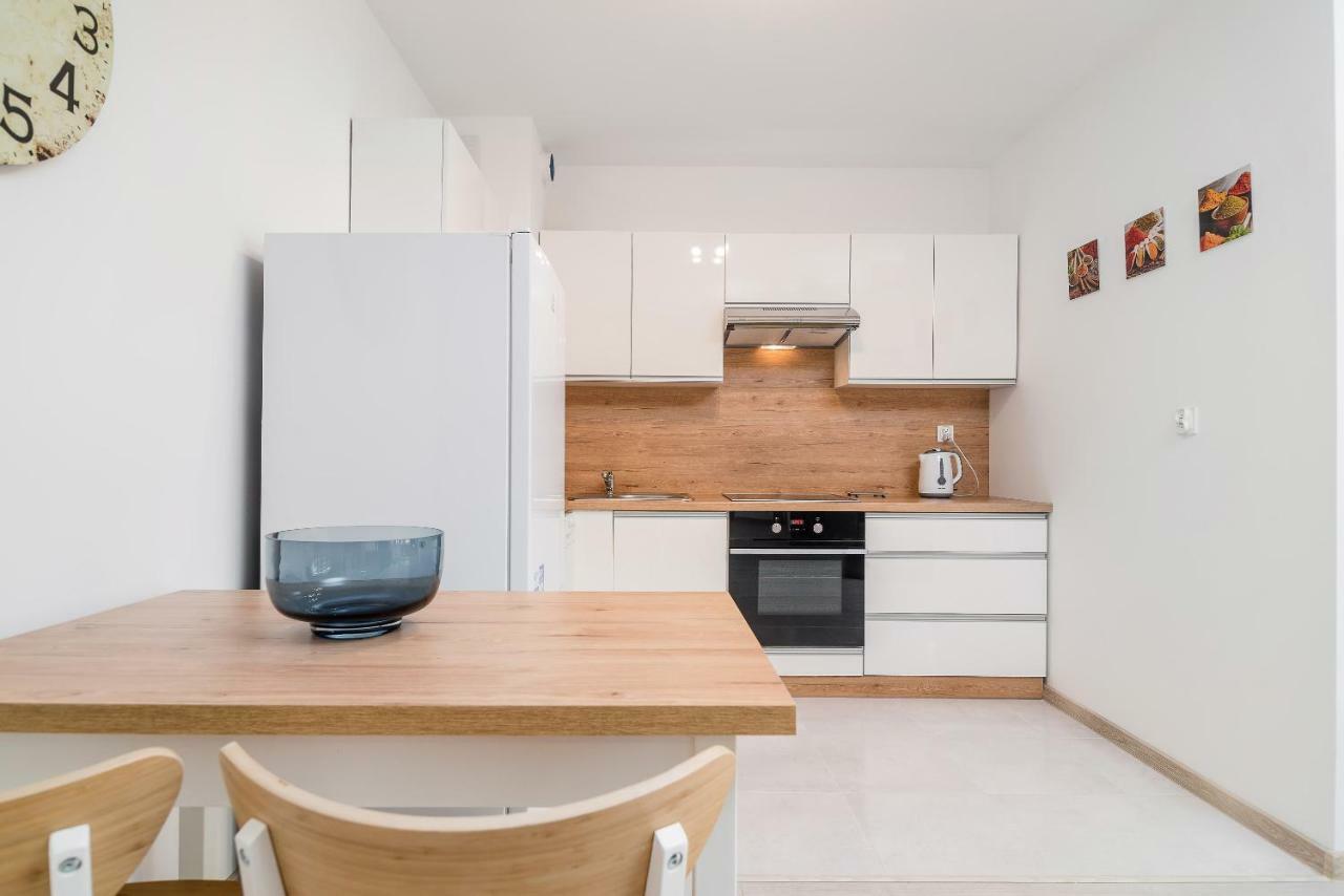 Exclusive Apartments Teczowa With Underground Parking By Noclegi Renters Wroclaw Bagian luar foto