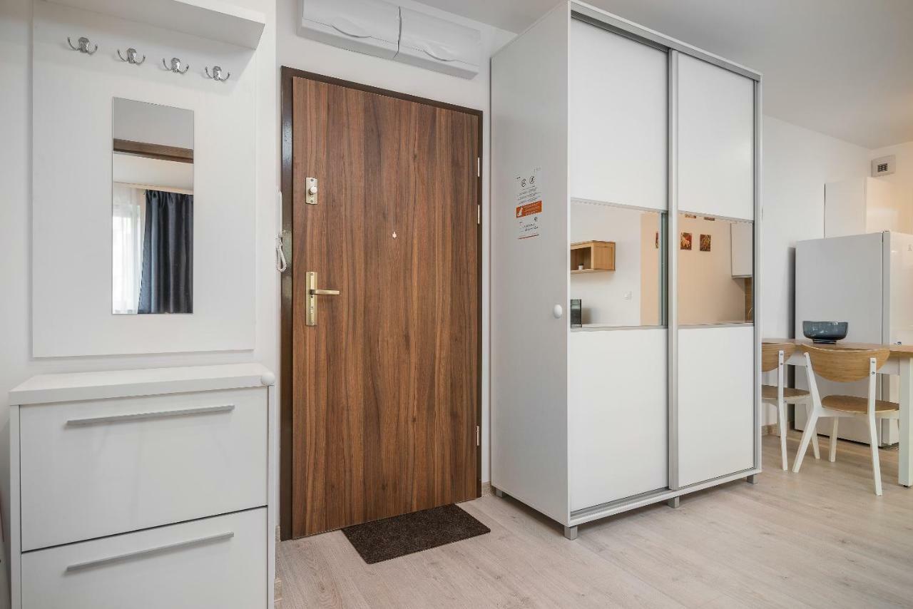 Exclusive Apartments Teczowa With Underground Parking By Noclegi Renters Wroclaw Bagian luar foto
