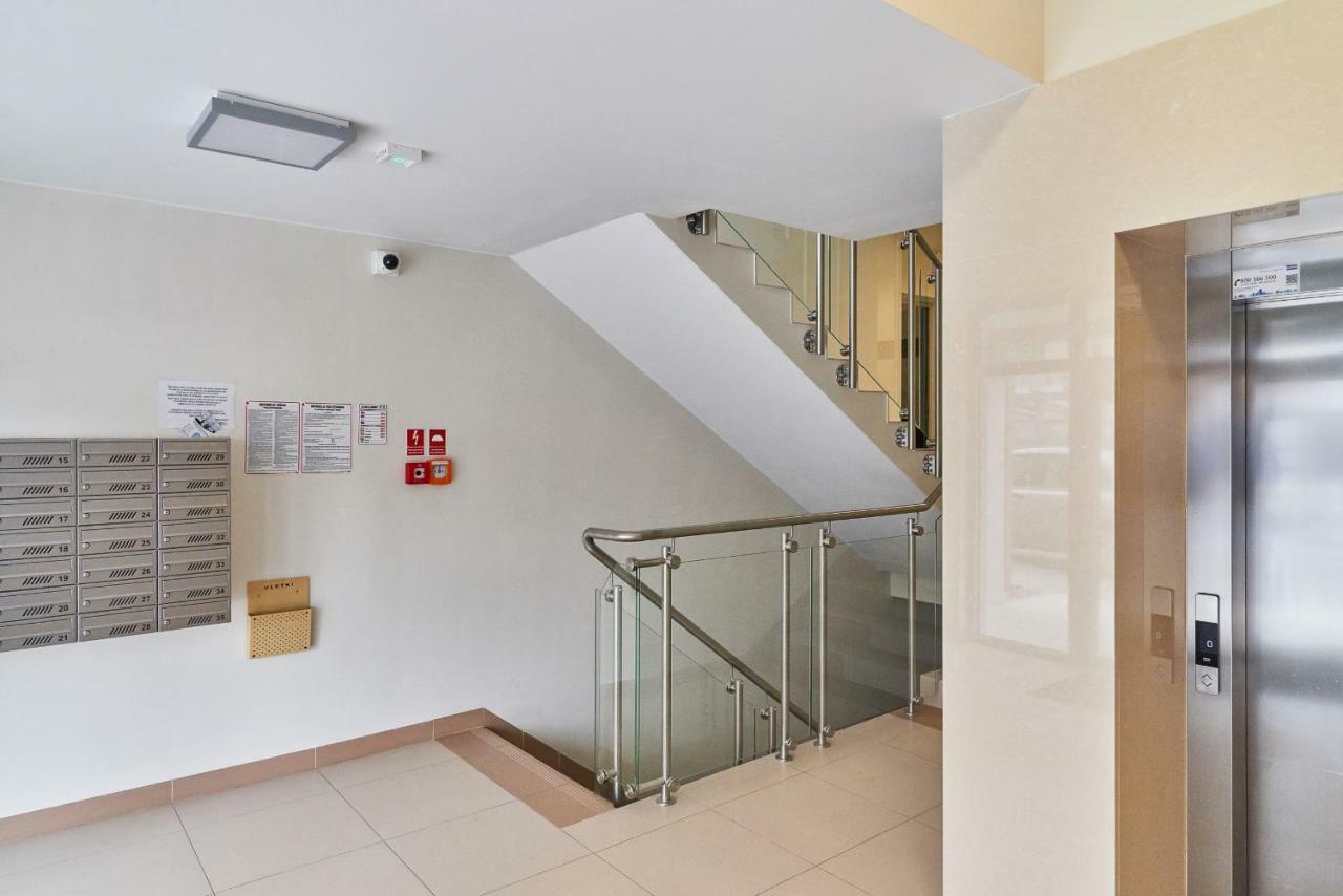 Exclusive Apartments Teczowa With Underground Parking By Noclegi Renters Wroclaw Bagian luar foto